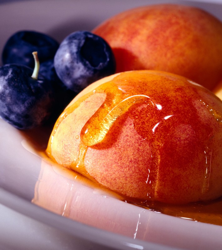 Peaches_and_blueberries_1234972059_L